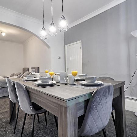Beautiful Spacious Four Bedroom House With Parking For 2 Cars, 5 Minute Walk To Southend Station エクステリア 写真