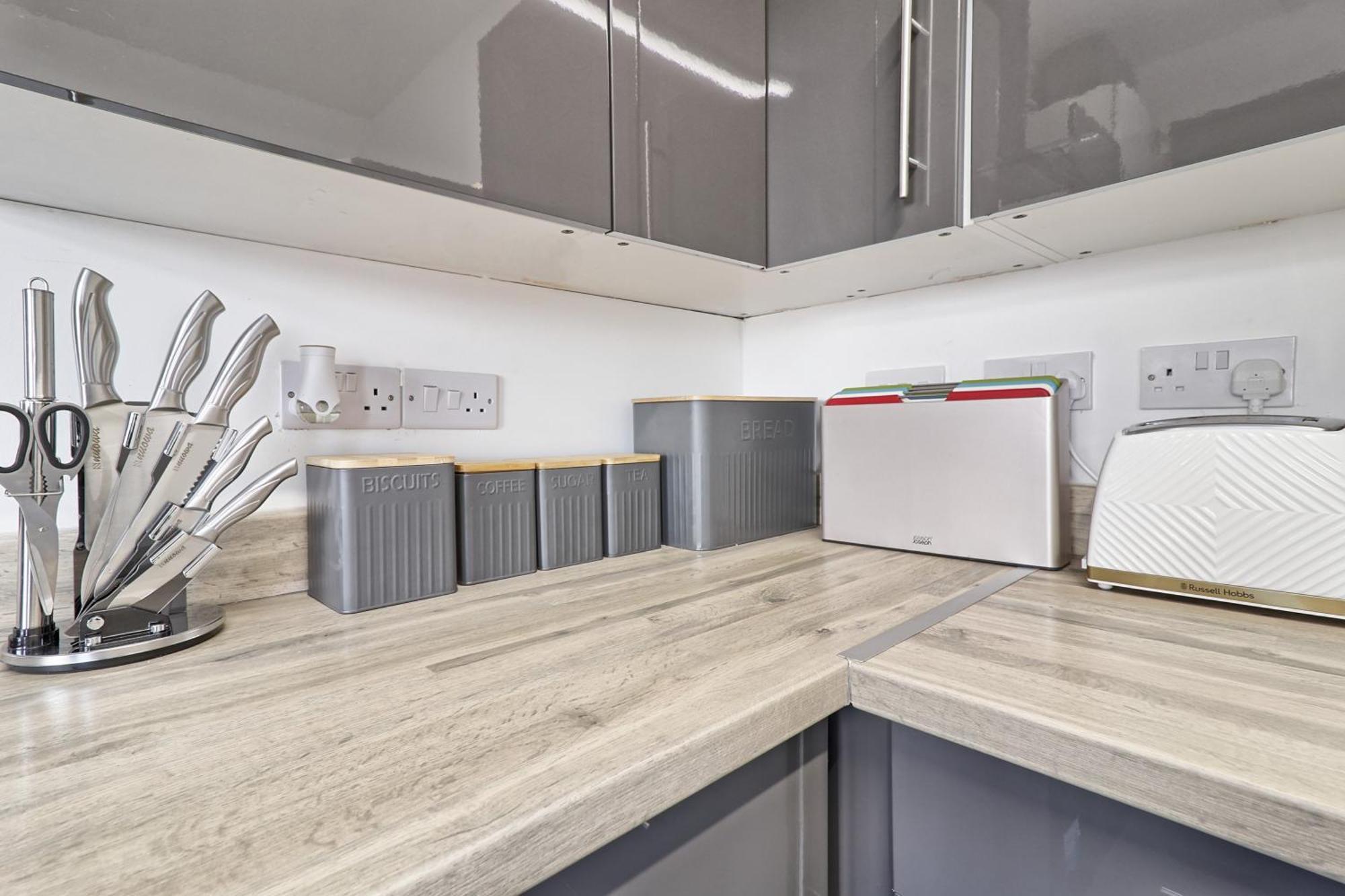 Beautiful Spacious Four Bedroom House With Parking For 2 Cars, 5 Minute Walk To Southend Station エクステリア 写真