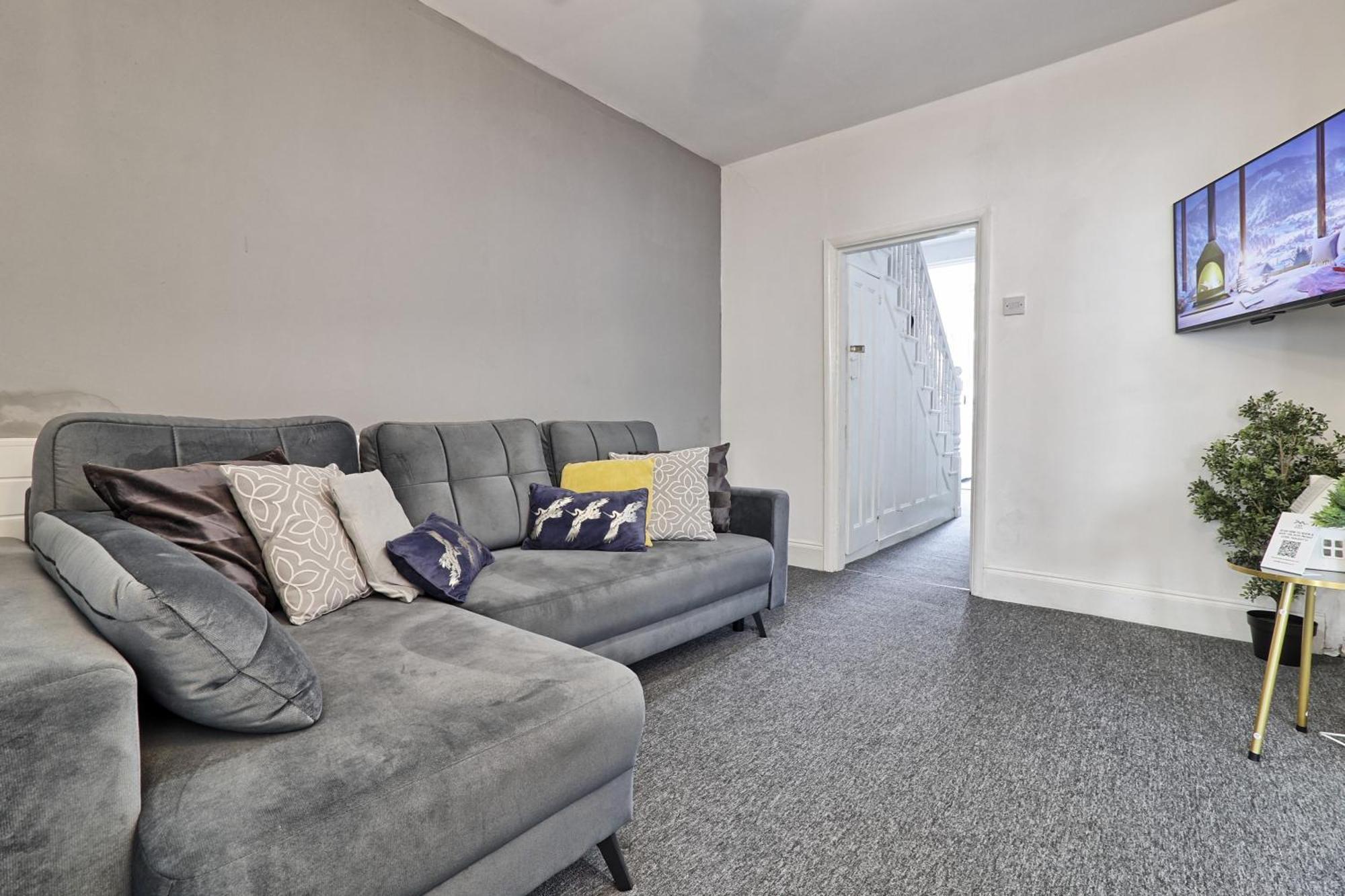 Beautiful Spacious Four Bedroom House With Parking For 2 Cars, 5 Minute Walk To Southend Station エクステリア 写真