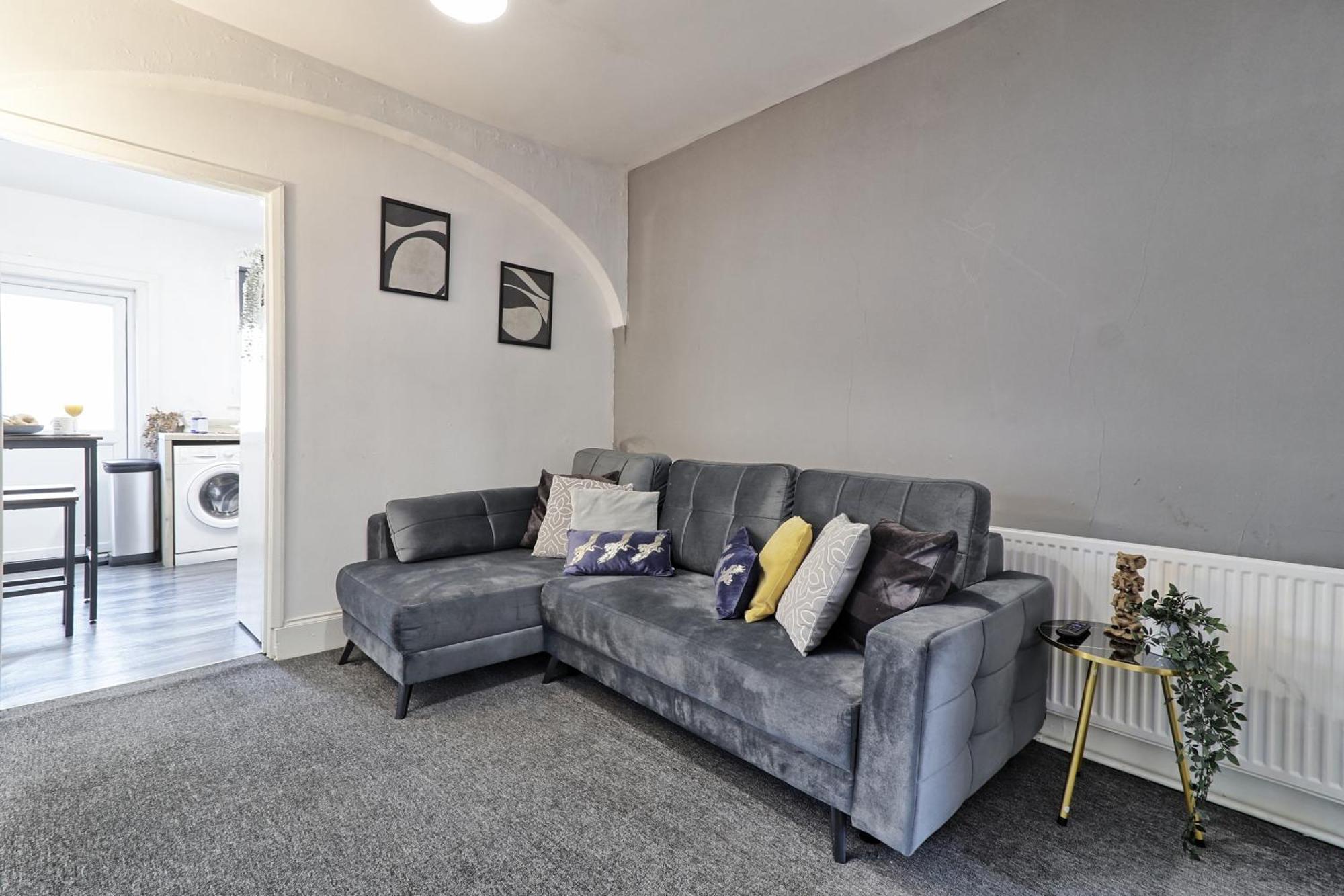 Beautiful Spacious Four Bedroom House With Parking For 2 Cars, 5 Minute Walk To Southend Station エクステリア 写真