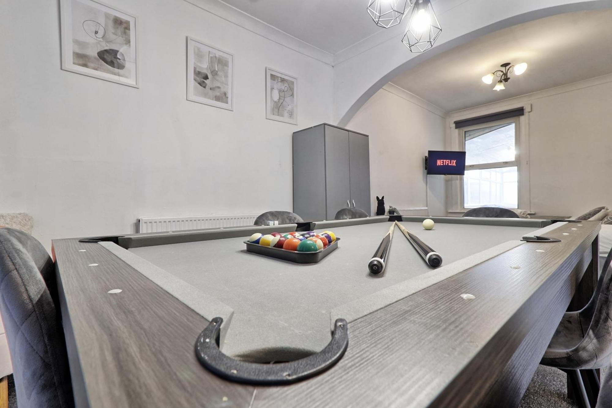 Beautiful Spacious Four Bedroom House With Parking For 2 Cars, 5 Minute Walk To Southend Station エクステリア 写真