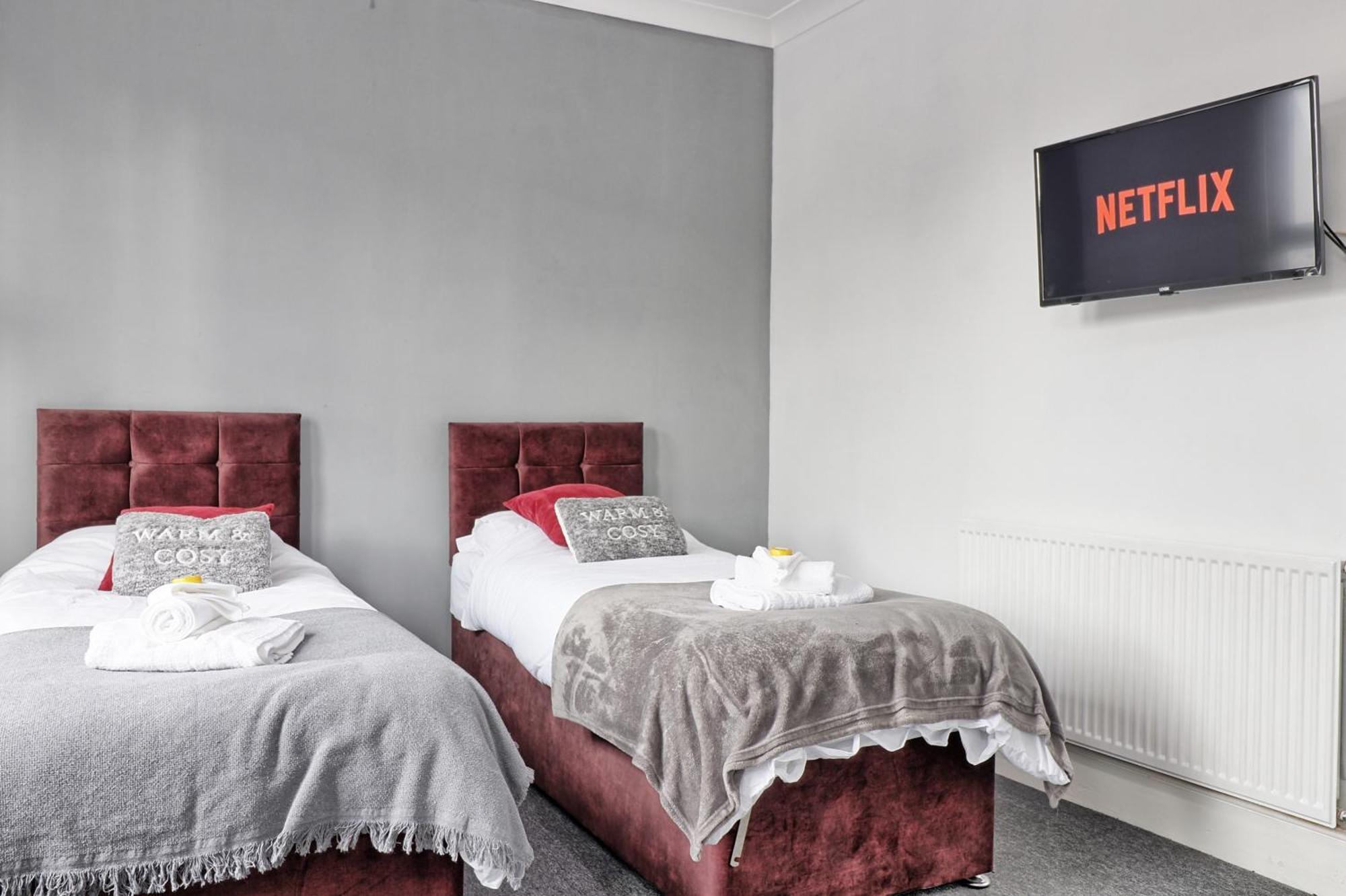 Beautiful Spacious Four Bedroom House With Parking For 2 Cars, 5 Minute Walk To Southend Station エクステリア 写真
